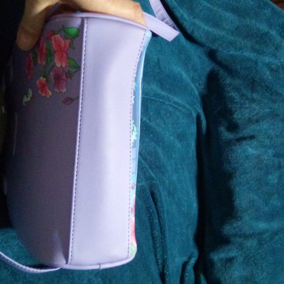 Disney Loungefly Stitch with ducklings 👜 - Picture 4 of 8